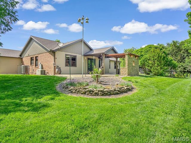 4192 Laurel Oak Lane, Smithton, IL 62285