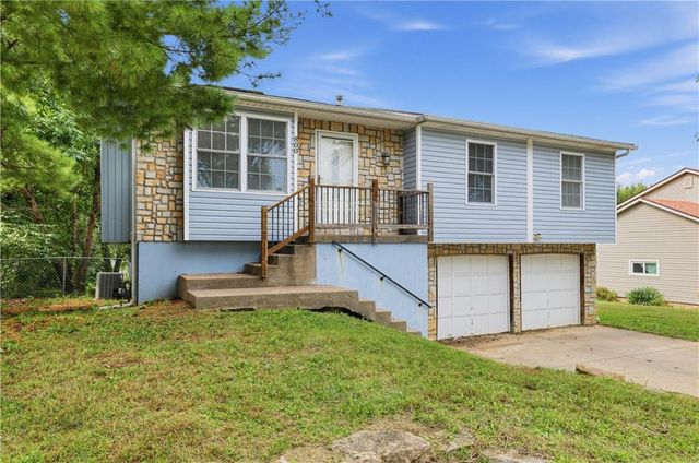 800 N Mohican Drive, Independence, MO 64056