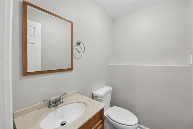 800 N Mohican Drive, Independence, MO 64056