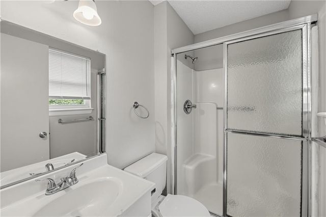 800 N Mohican Drive, Independence, MO 64056