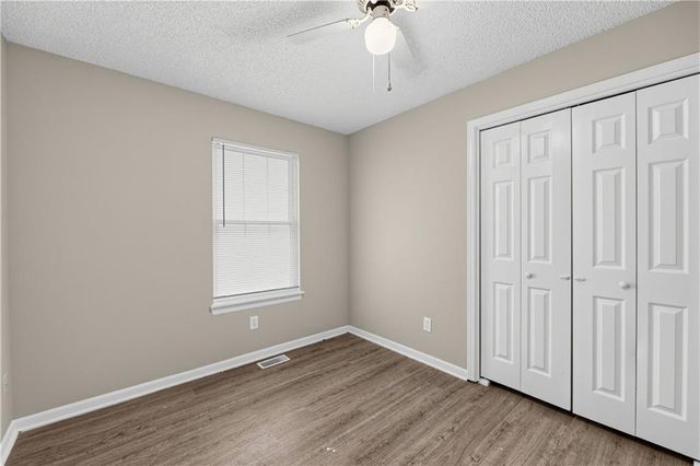 800 N Mohican Drive, Independence, MO 64056