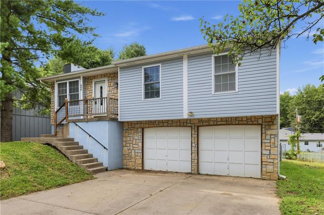 800 N Mohican Drive, Independence, MO 64056