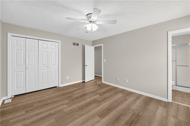 800 N Mohican Drive, Independence, MO 64056