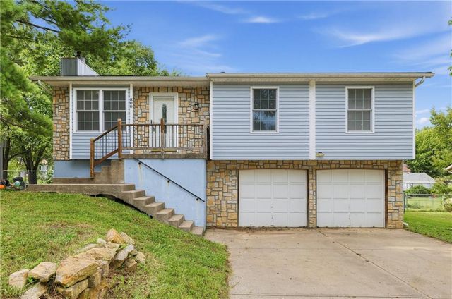 800 N Mohican Drive, Independence, MO 64056