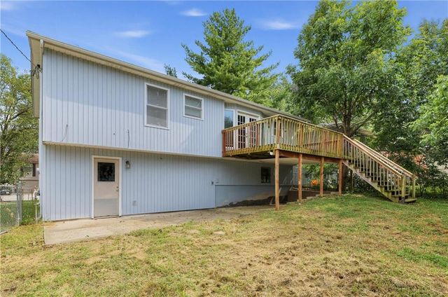 800 N Mohican Drive, Independence, MO 64056