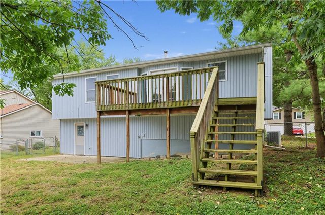 800 N Mohican Drive, Independence, MO 64056