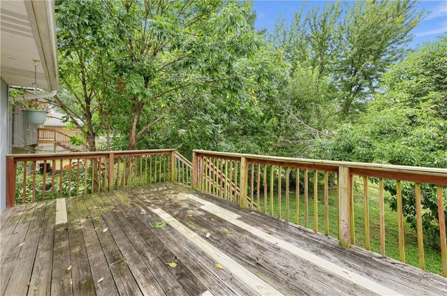 800 N Mohican Drive, Independence, MO 64056