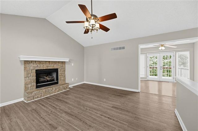 800 N Mohican Drive, Independence, MO 64056