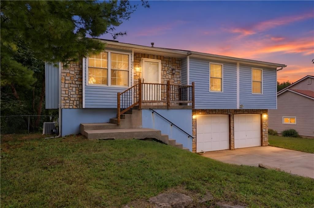 800 N Mohican Drive, Independence, MO 64056