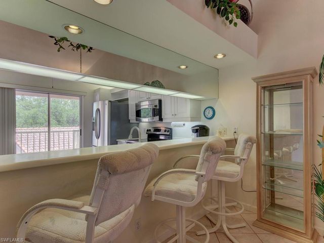 2462 Hidden Lake DR 208, Naples, FL 34112