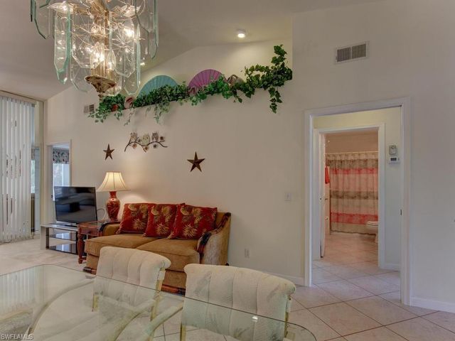 2462 Hidden Lake DR 208, Naples, FL 34112