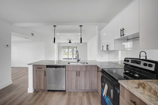 7674 Tahiti Lane 101, Lake Worth, FL 33467