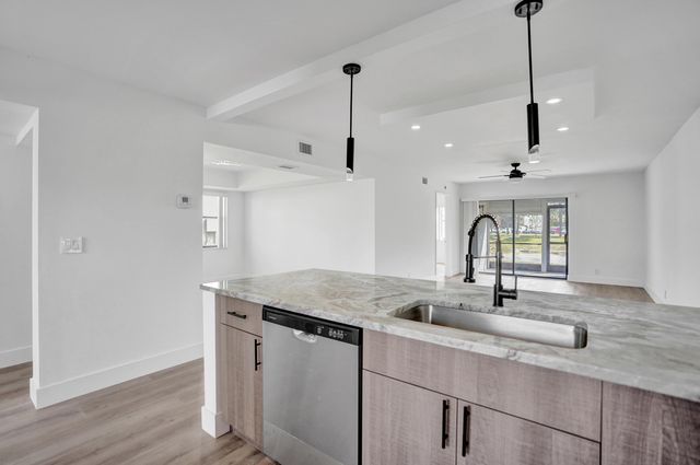 7674 Tahiti Lane 101, Lake Worth, FL 33467