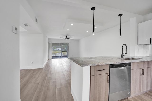 7674 Tahiti Lane 101, Lake Worth, FL 33467