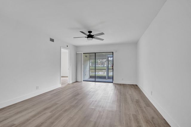 7674 Tahiti Lane 101, Lake Worth, FL 33467