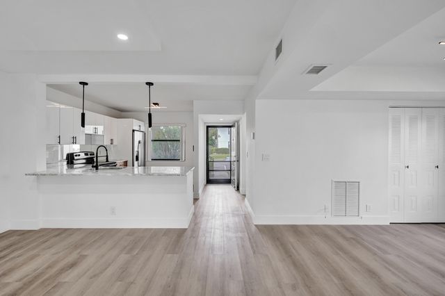 7674 Tahiti Lane 101, Lake Worth, FL 33467