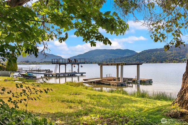 3027 E Lake Sammamish Parkway SE, Sammamish, WA 98075