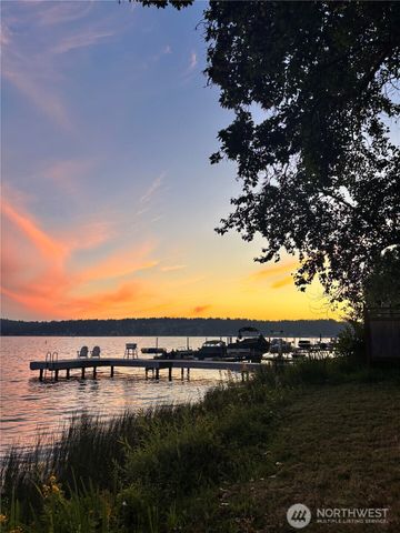 3027 E Lake Sammamish Parkway SE, Sammamish, WA 98075