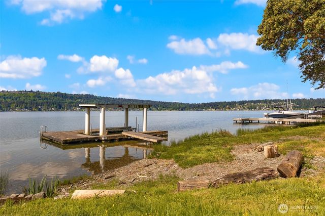 3027 E Lake Sammamish Parkway SE, Sammamish, WA 98075