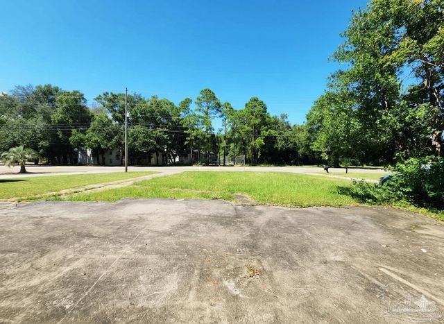 3545 Creighton Rd, Pensacola, FL 32504