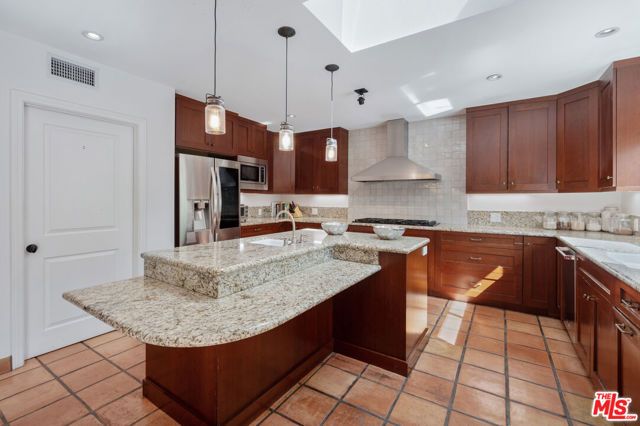 11940 Westminster Avenue, Los Angeles, CA 90066