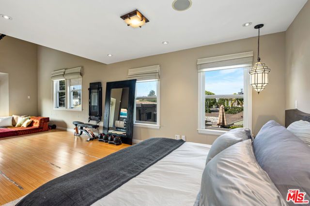 11940 Westminster Avenue, Los Angeles, CA 90066
