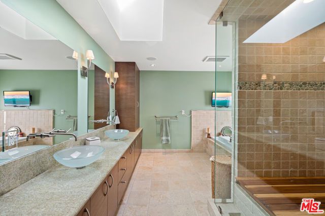 11940 Westminster Avenue, Los Angeles, CA 90066