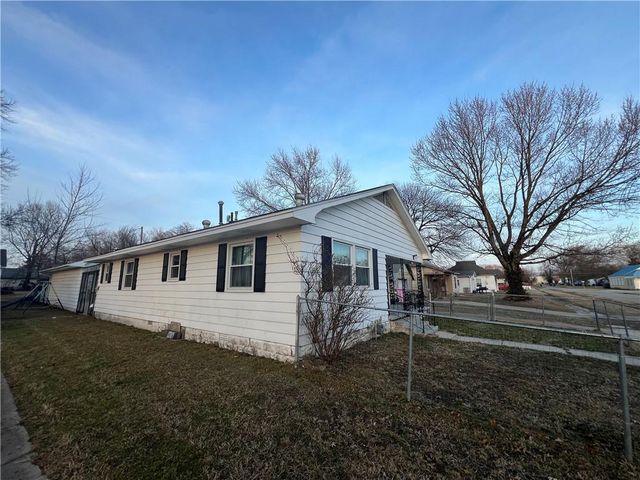909 E 13th Street, Pittsburg, KS 66762