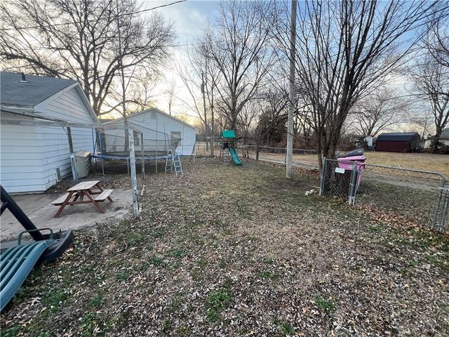 909 E 13th Street, Pittsburg, KS 66762