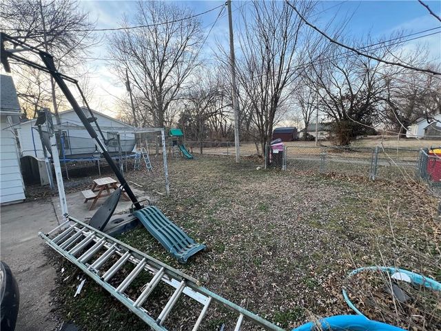 909 E 13th Street, Pittsburg, KS 66762