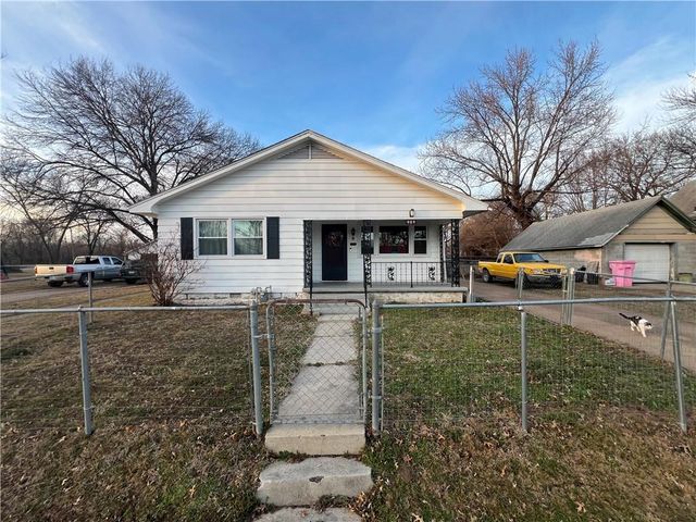 909 E 13th Street, Pittsburg, KS 66762
