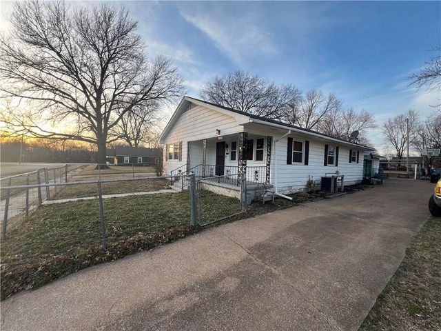 909 E 13th Street, Pittsburg, KS 66762