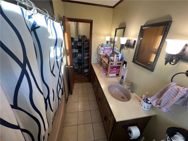 909 E 13th Street, Pittsburg, KS 66762