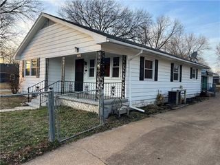 909 E 13th Street, Pittsburg, KS 66762