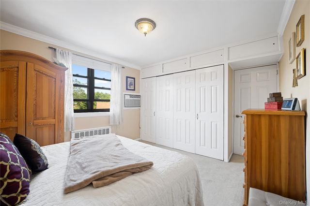 58-48 246th Crescent Upper, Douglaston, NY 11362