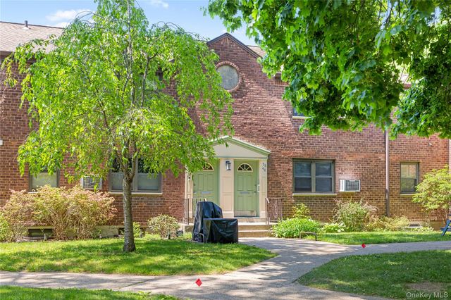 58-48 246th Crescent Upper, Douglaston, NY 11362