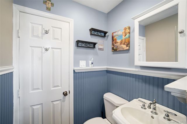 58-48 246th Crescent Upper, Douglaston, NY 11362