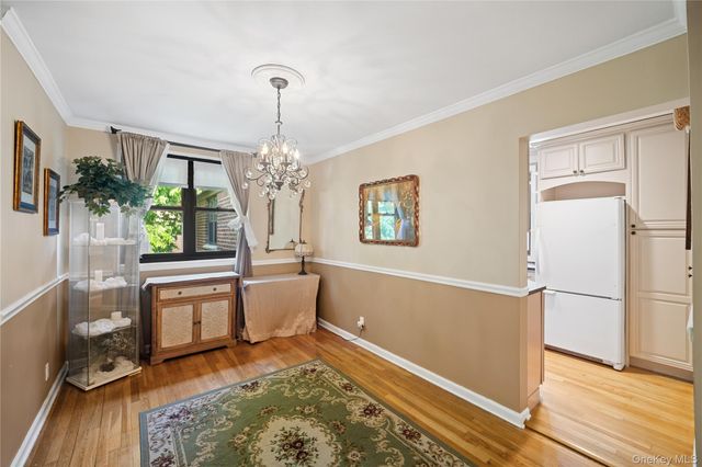 58-48 246th Crescent Upper, Douglaston, NY 11362