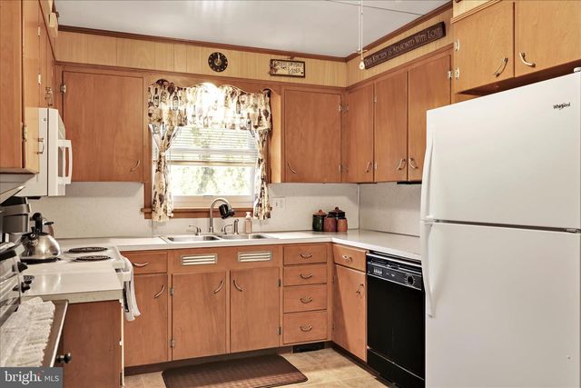 5 E WASHINGTON AVE, Myerstown, PA 17067