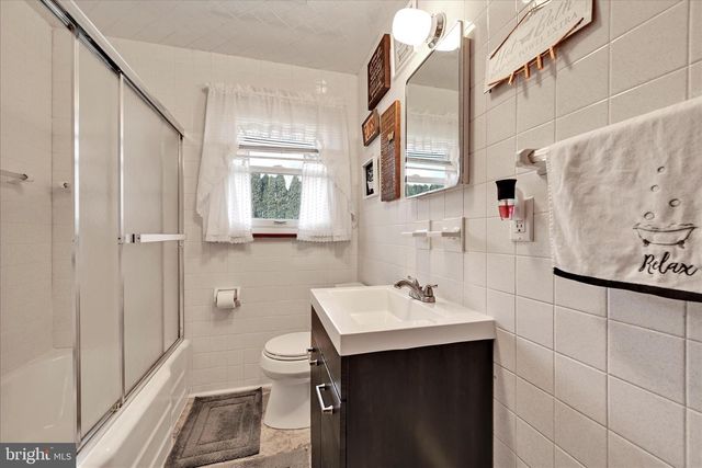 5 E WASHINGTON AVE, Myerstown, PA 17067