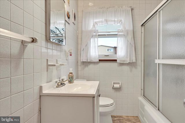 5 E WASHINGTON AVE, Myerstown, PA 17067