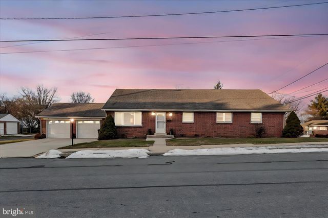 5 E WASHINGTON AVE, Myerstown, PA 17067