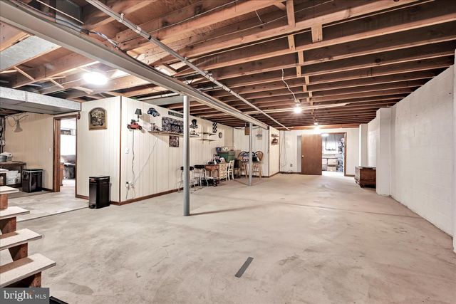 5 E WASHINGTON AVE, Myerstown, PA 17067