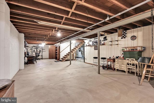 5 E WASHINGTON AVE, Myerstown, PA 17067