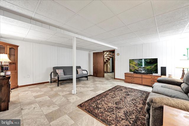 5 E WASHINGTON AVE, Myerstown, PA 17067