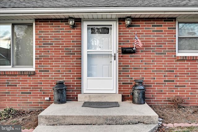 5 E WASHINGTON AVE, Myerstown, PA 17067