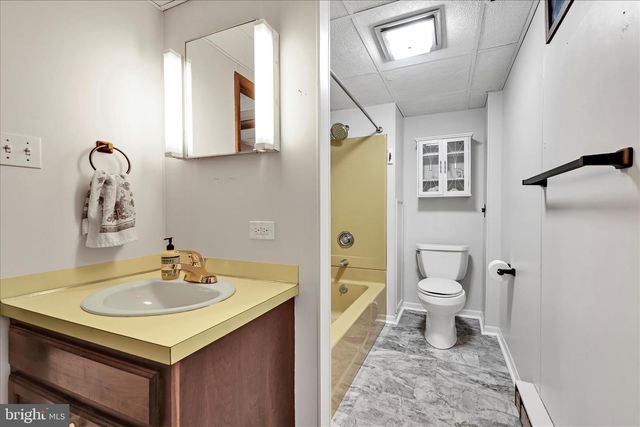 5 E WASHINGTON AVE, Myerstown, PA 17067