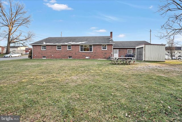 5 E WASHINGTON AVE, Myerstown, PA 17067