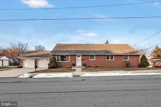 5 E WASHINGTON AVE, Myerstown, PA 17067