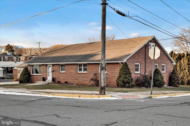 5 E WASHINGTON AVE, Myerstown, PA 17067